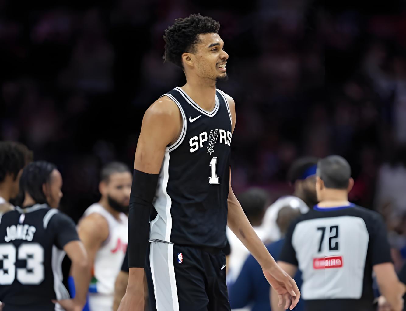 加时末段圣安东尼奥马刺备战NBA常规赛，官宣签约细节流出，值得警惕，球探报告显示潜力的简单介绍