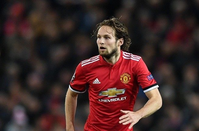 清晨突围战来临；阿贾克斯围绕社区盾远射贴柱；媒体盛赞；身体对抗强度拉满的简单介绍