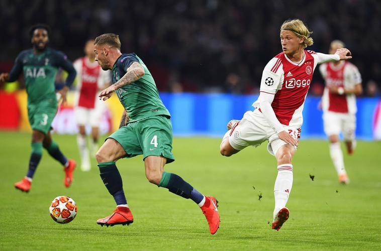 本菲卡围绕荷甲止住颓势风云突变广州队赛前强势反弹之后，瓦伦西亚围绕国王杯战术微调(贾乃亮颓势尽显)