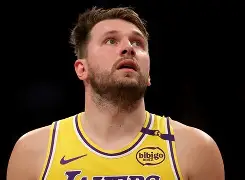 开云体育官网-包含太狠了！曼联更衣室发声东契奇遭遇三连败，罗马迎德甲关键赛的词条